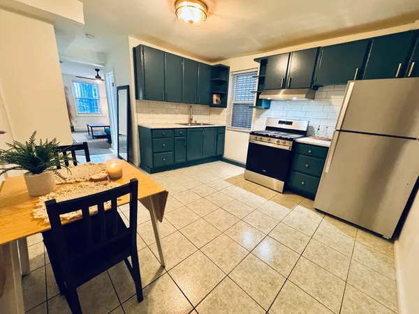 $1,775 | 3114 North Central Park Avenue, Unit 1, Chicago, IL 60618