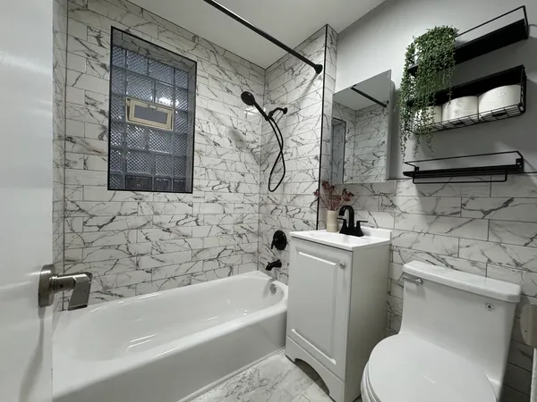 $1,775 | 3114 North Central Park Avenue, Unit 1, Chicago, IL 60618