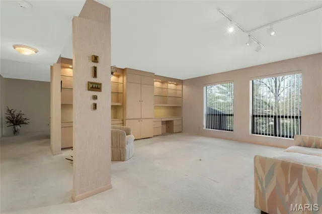 $209,900 | 585 Coeur De Royale Drive, Unit 206, Creve Coeur, MO 63141