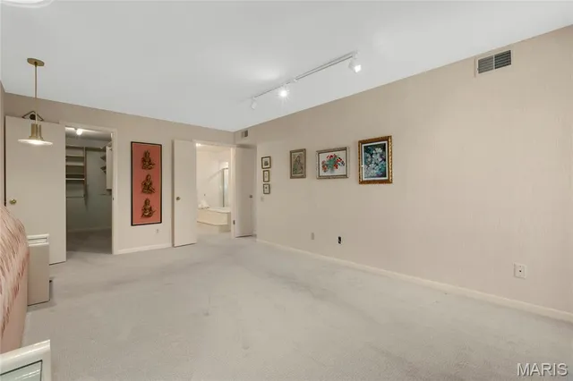 $209,900 | 585 Coeur De Royale Drive, Unit 206, Creve Coeur, MO 63141