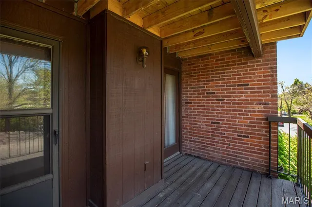 $209,900 | 585 Coeur De Royale Drive, Unit 206, Creve Coeur, MO 63141