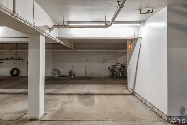 $209,900 | 585 Coeur De Royale Drive, Unit 206, Creve Coeur, MO 63141