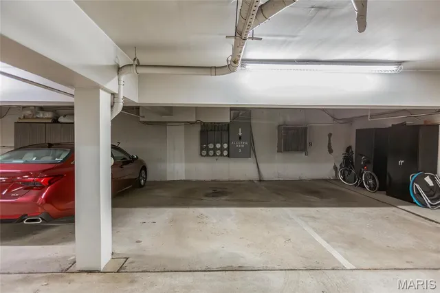 $209,900 | 585 Coeur De Royale Drive, Unit 206, Creve Coeur, MO 63141