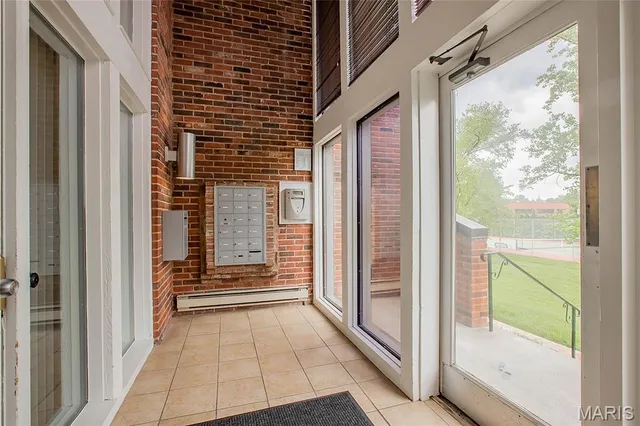 $209,900 | 585 Coeur De Royale Drive, Unit 206, Creve Coeur, MO 63141