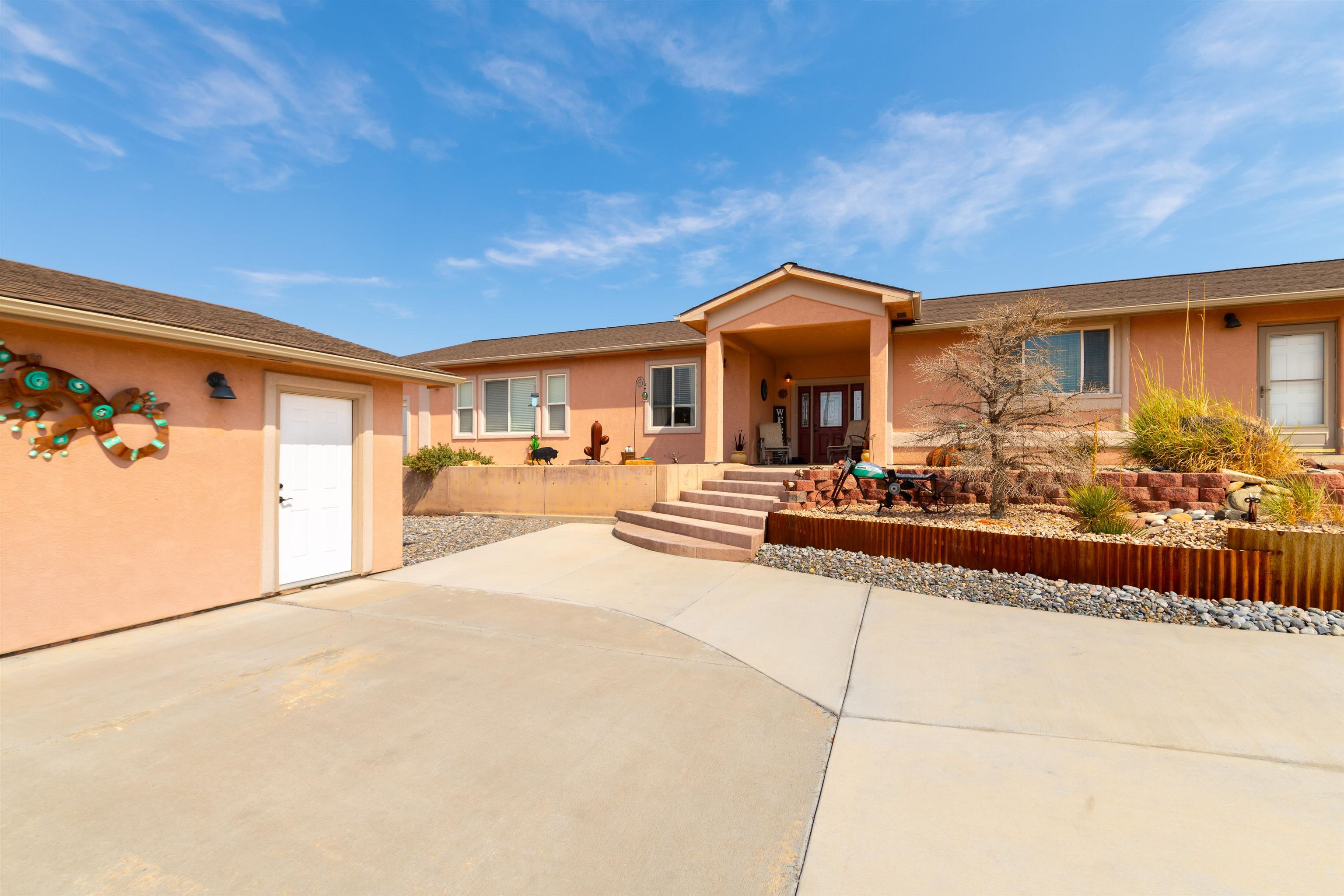 33376 Mill Tailing Road Whitewater, CO 81527 - Photo 3 of 42 a view of a living room and kitchen
