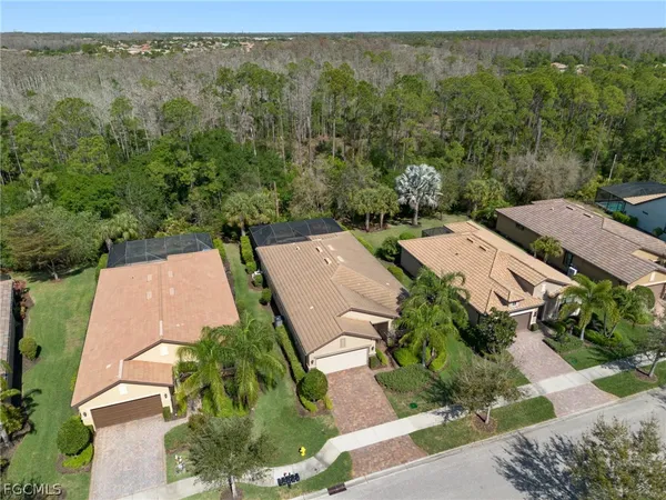 an aerial view of a house with outdoor space and lake view