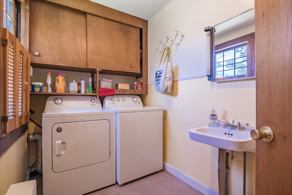 128 Maplewood Terrace Springfield, MA 01108 - Photo 33 of 42 a utility room with dryer and washer