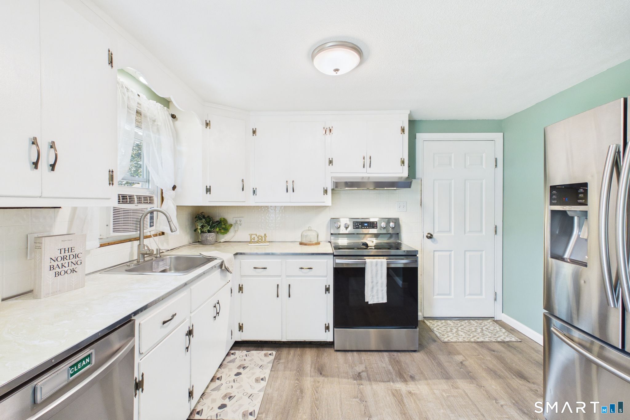 15 Gary Road Enfield, CT 06082 - Photo 3 of 28