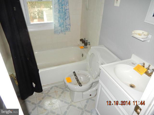 4501 Belle Grove Road Baltimore, MD 21225 - Photo 16 of 17 Bath