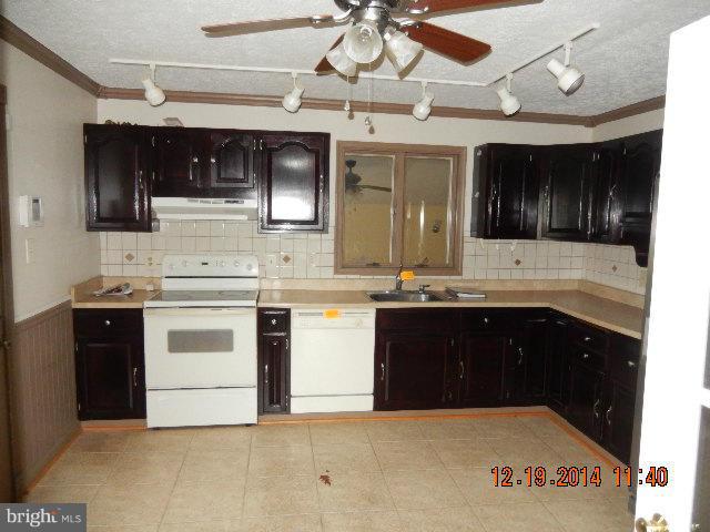 4501 Belle Grove Road Baltimore, MD 21225 - Photo 6 of 17 Kitchen