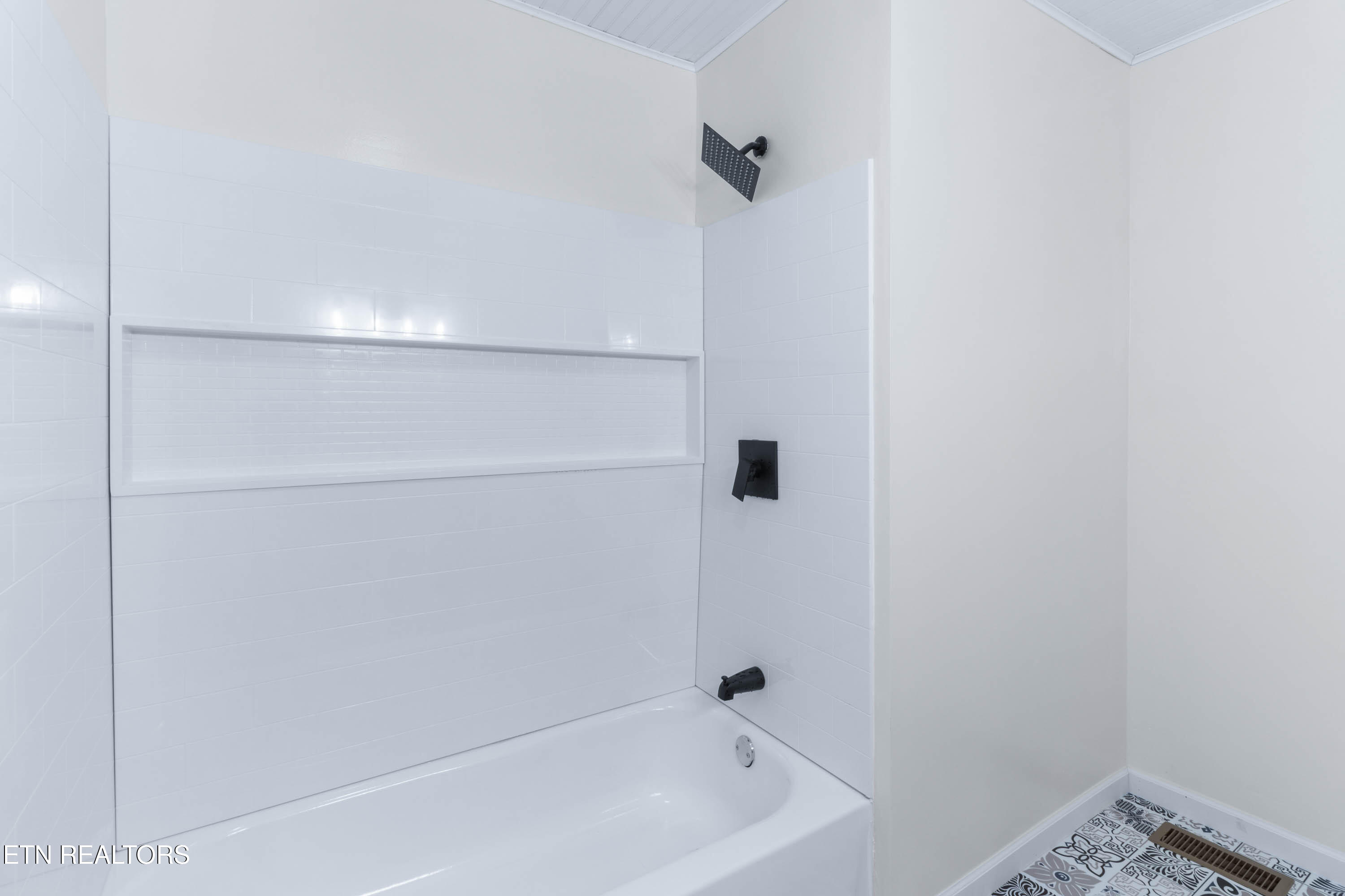 1172 Taylor Place Road Jamestown, TN 38556 - Photo 18 of 33 1172 Taylor Place Rd-16