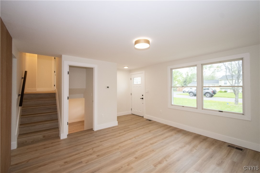 5646 Vistula Path Brewerton, NY 13029 - Photo 3 of 33