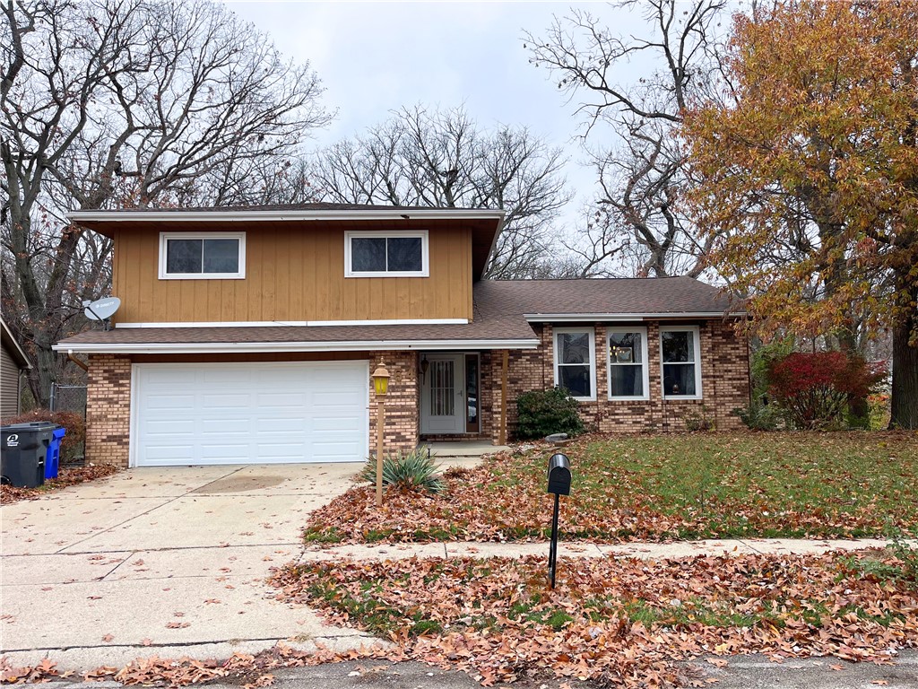 2664 South Forrest Green Drive Decatur, IL 62521 - Photo 1 of 39