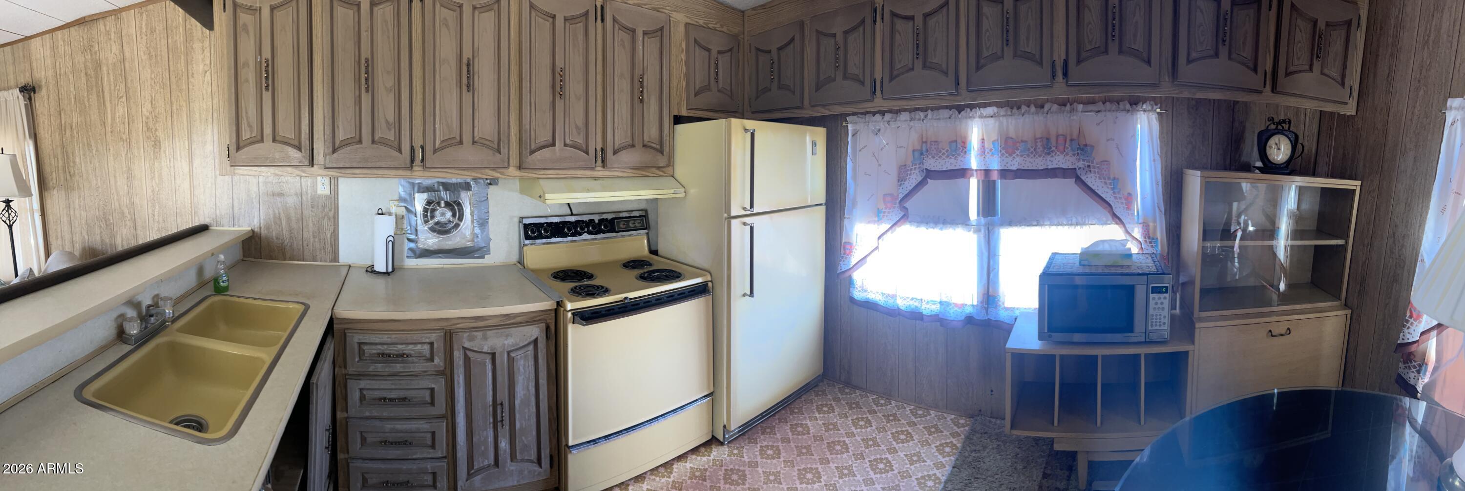 939 North Acacia Road, Unit 1 Apache Junction, AZ 85119 - Photo 30 of 42 Kitchen