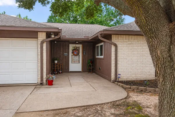 $260,000 | 21302 Bridgepoint Lane, Spring, TX 77388