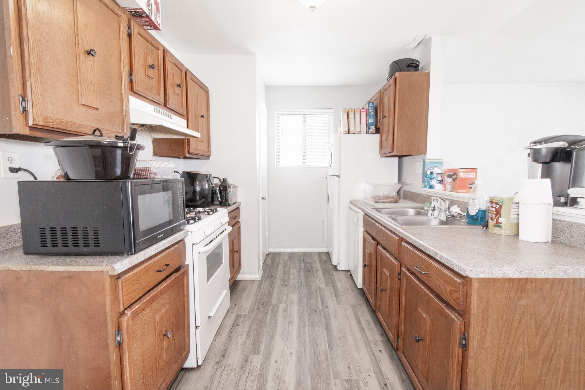 829 Windstream Way, Unit D Edgewood, MD 21040 - Photo 6 of 13 Kitchen, plentiful storage, SS sink, dishwasher