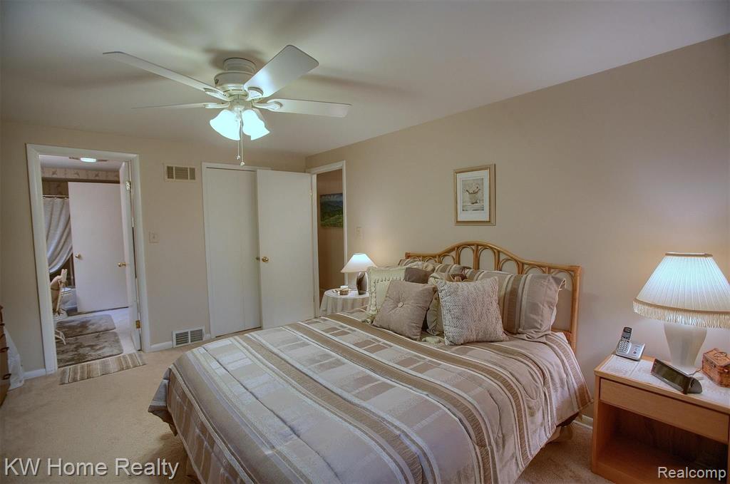 7074 Springridge Road West Bloomfield, MI 48322 - Photo 24 of 34