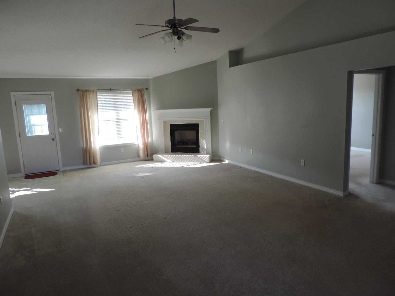 202 Raptor Drive Crestview, FL 32536 - Photo 6 of 35 Living Room