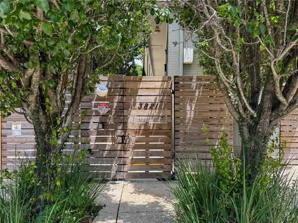 $1,350 | 3821 Laurel Street, Unit 6, New Orleans, LA 70115
