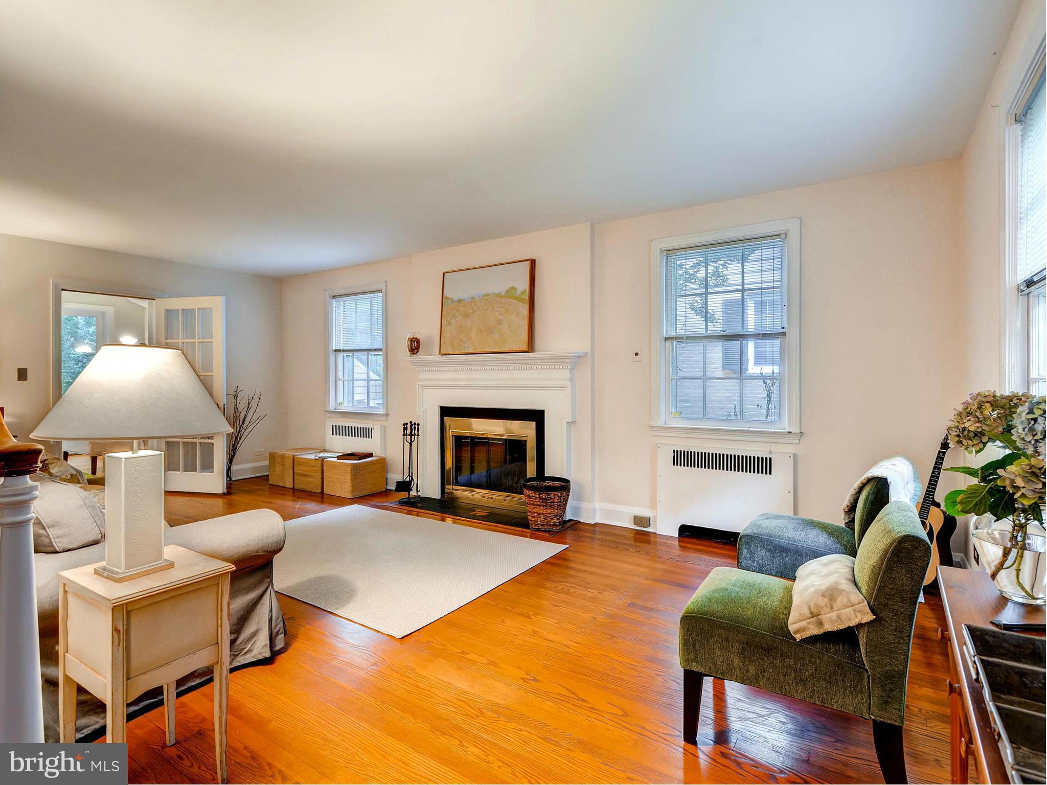 4621 Wilmslow Road Baltimore, MD 21210 - Photo 6 of 30 Living Room