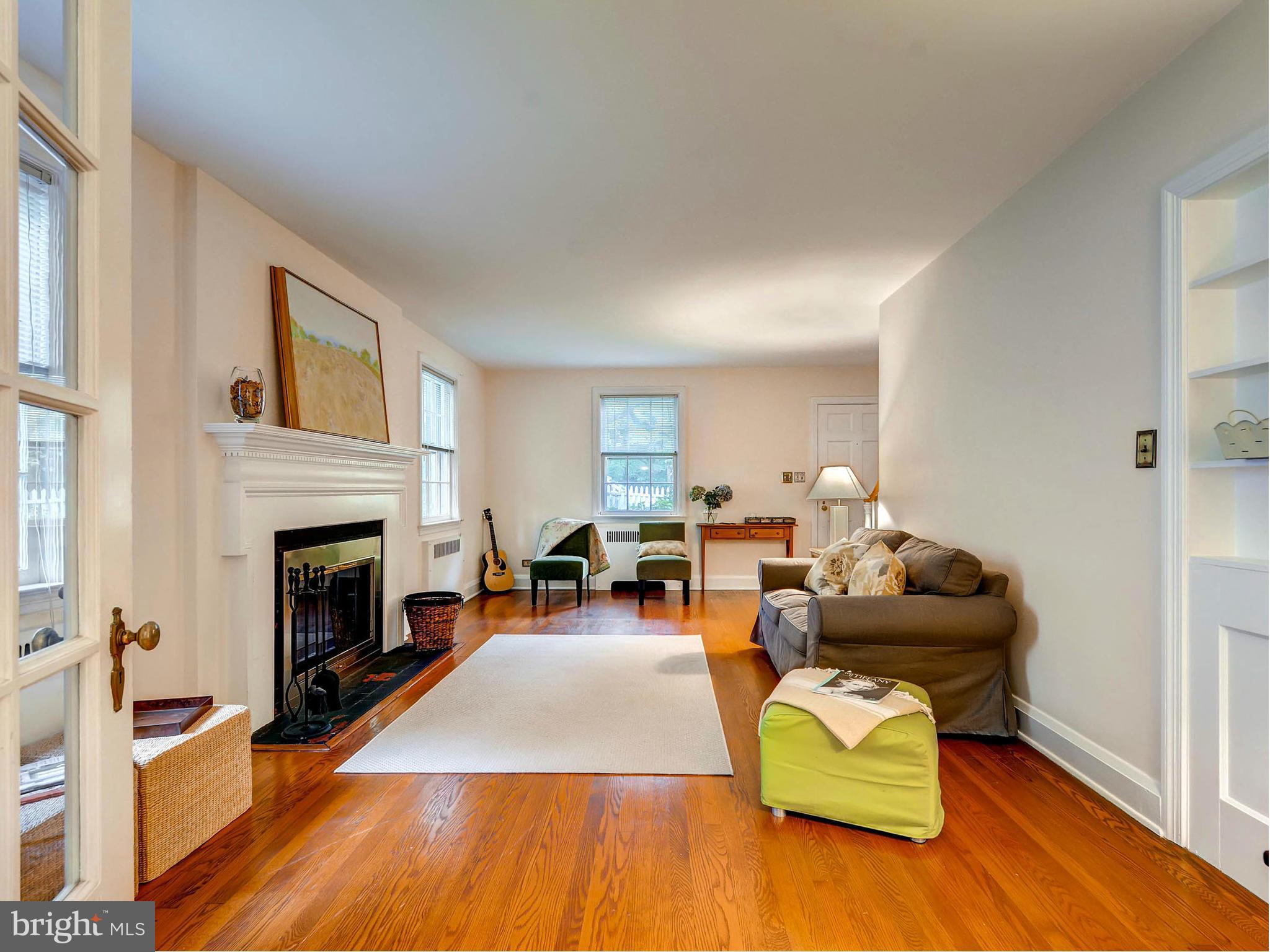 4621 Wilmslow Road Baltimore, MD 21210 - Photo 7 of 30 Living Room