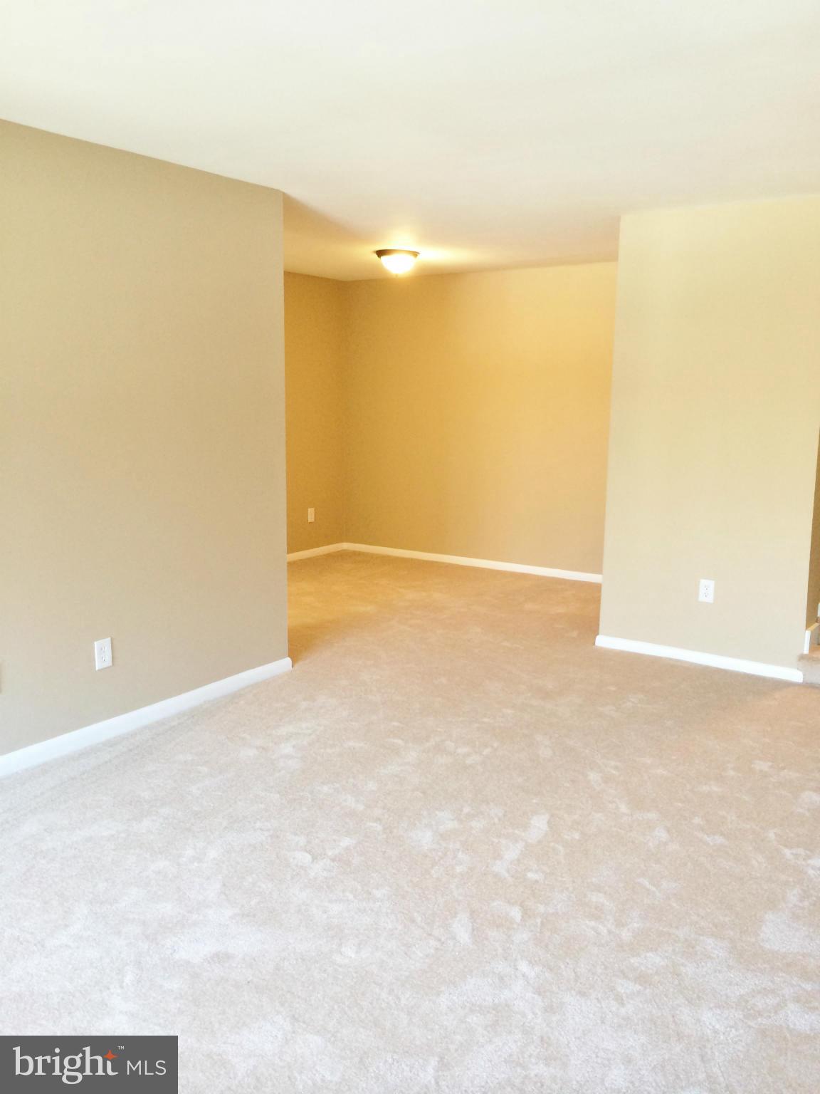11220 Chestnut Grove Square, Unit 321 Reston, VA 20190 - Photo 5 of 29 Living Room