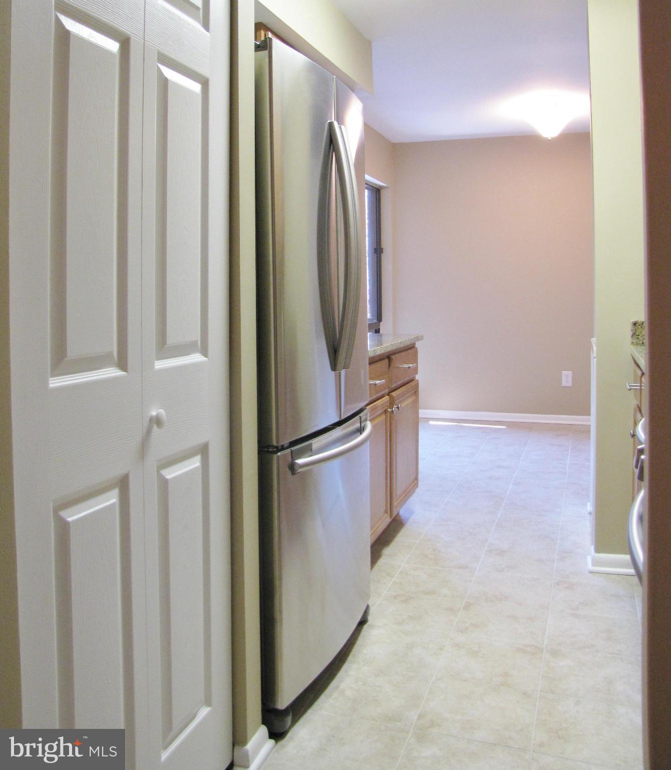 11220 Chestnut Grove Square, Unit 321 Reston, VA 20190 - Photo 8 of 29 Kitchen