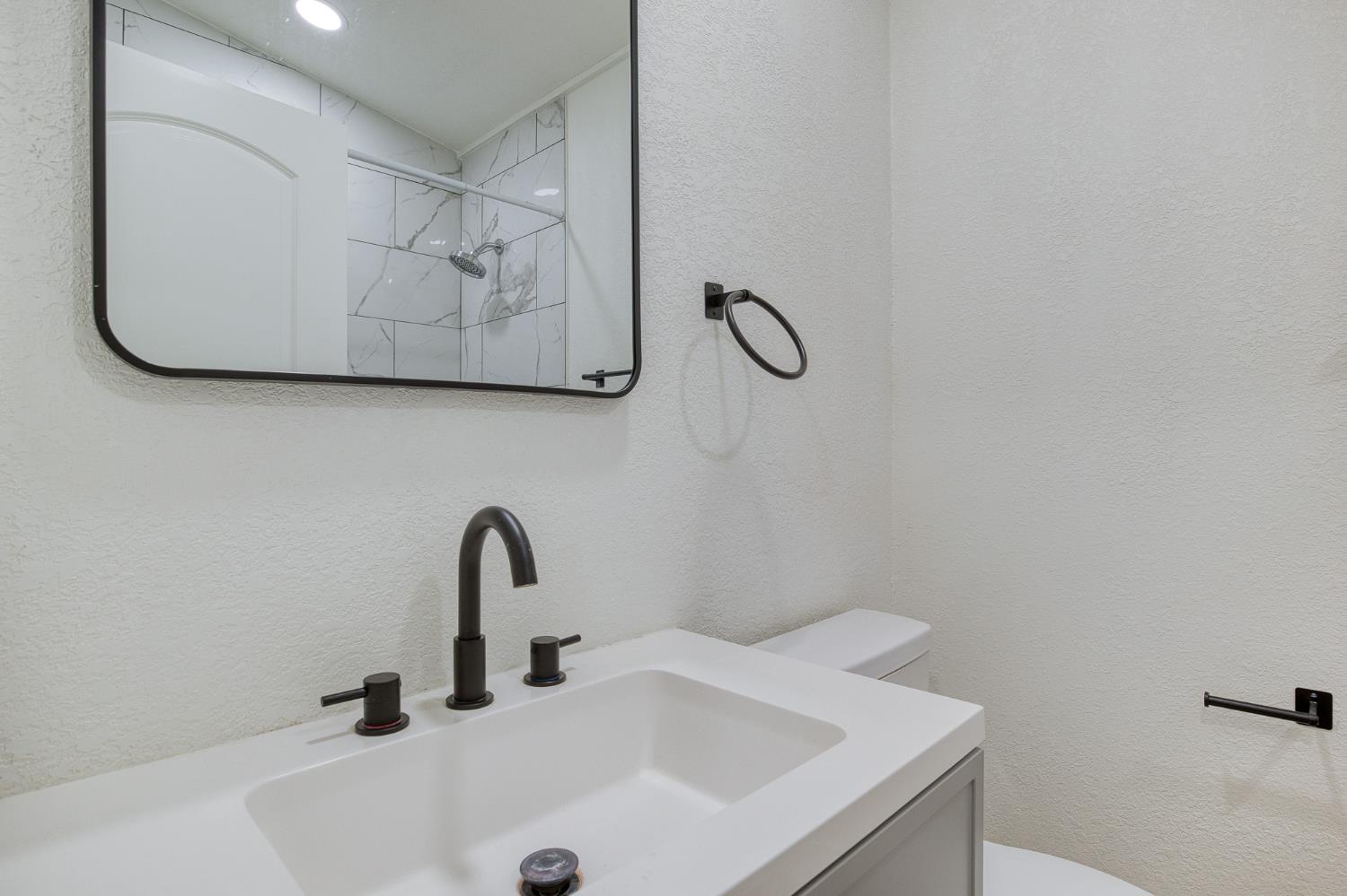 2323 Del Rio Drive Stockton, CA 95204 - Photo 13 of 20