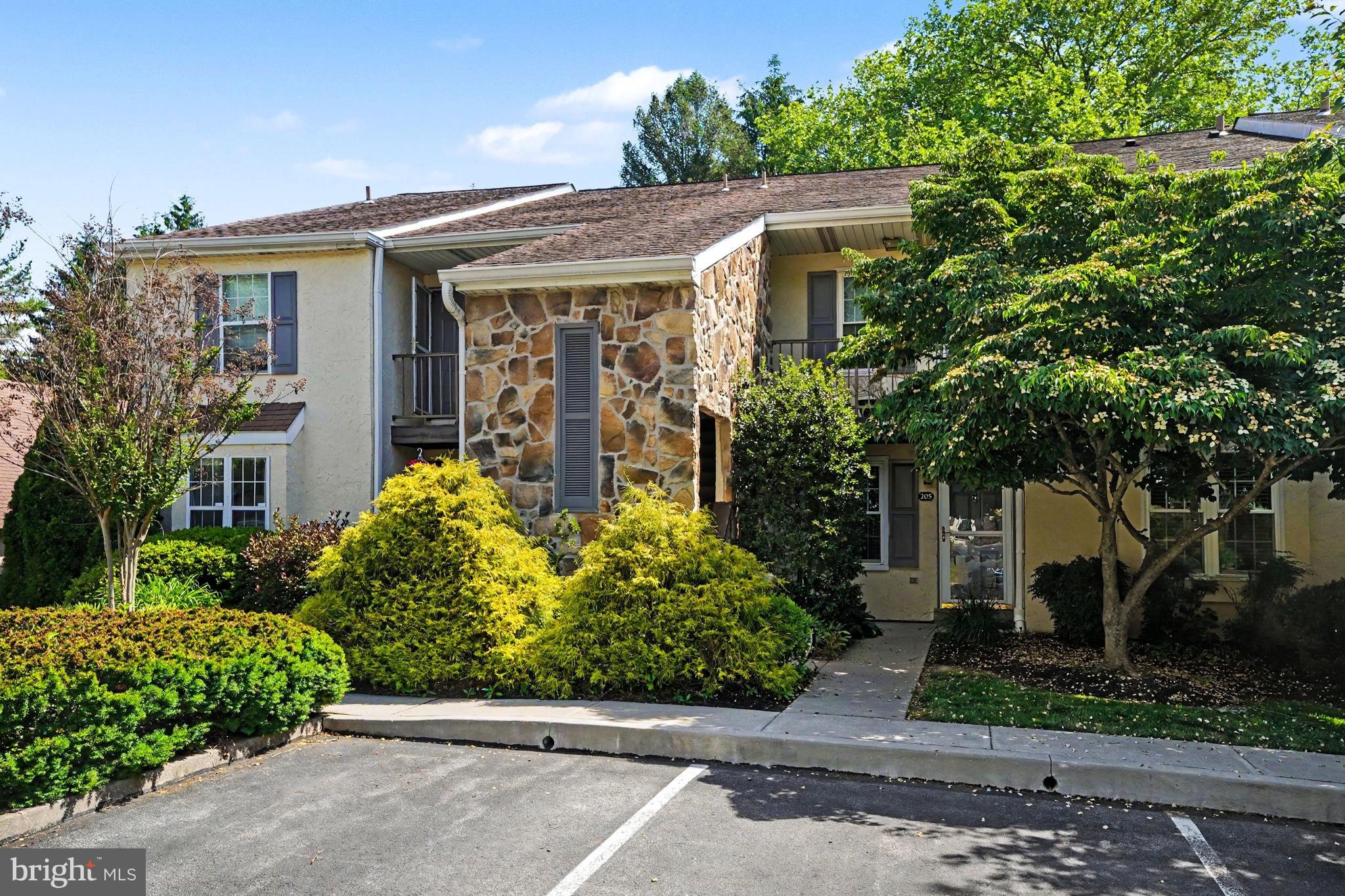 205 Valley Stream Lane, Unit 205 Chesterbrook, PA 19087 - Photo 2 of 31