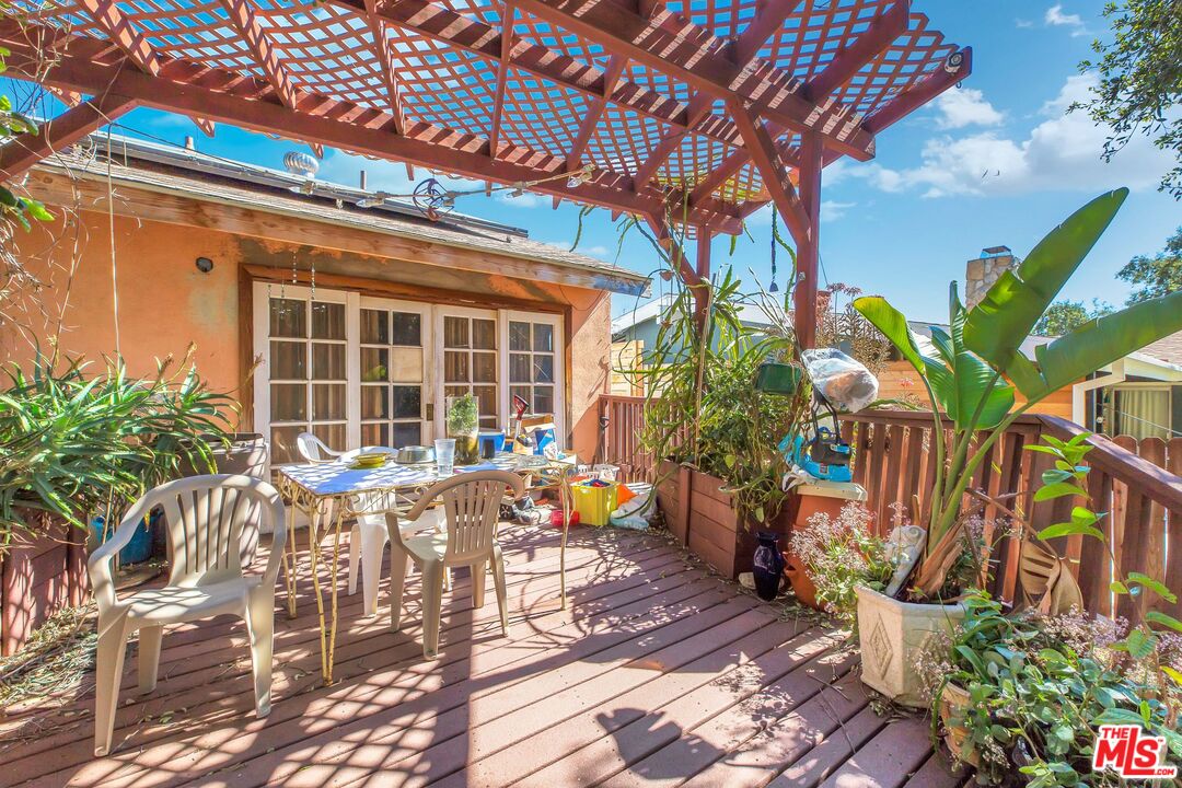 4183 Aralia Road Altadena, CA 91001 - Photo 31 of 40 a view of a patio with table and chairs and potted plants