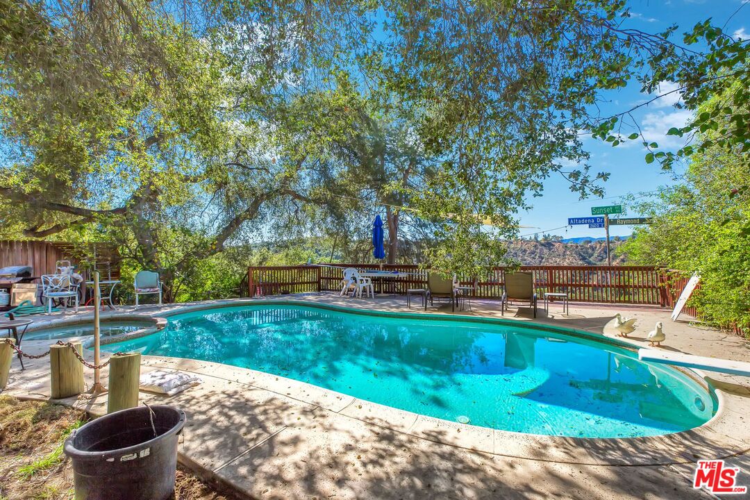 4183 Aralia Road Altadena, CA 91001 - Photo 35 of 40 a view of a backyard with swimming pool