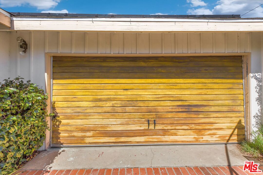 4183 Aralia Road Altadena, CA 91001 - Photo 5 of 40 a view of a wooden door