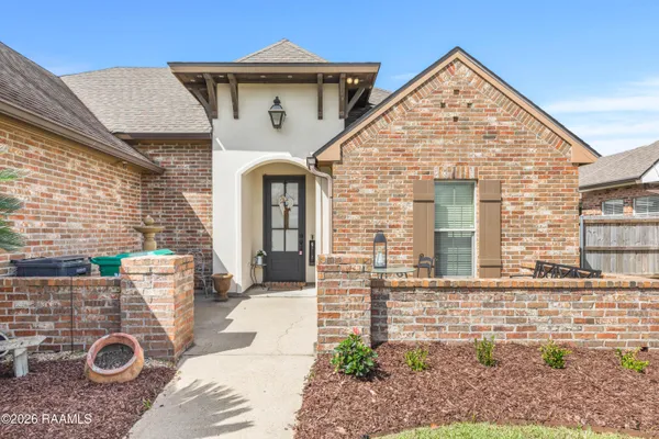 $275,000 | 102 Kelsea Drive, Broussard, LA 70518