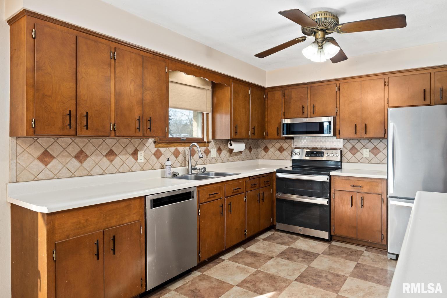 22071 Oak Street Morton, IL 61550 - Photo 12 of 37