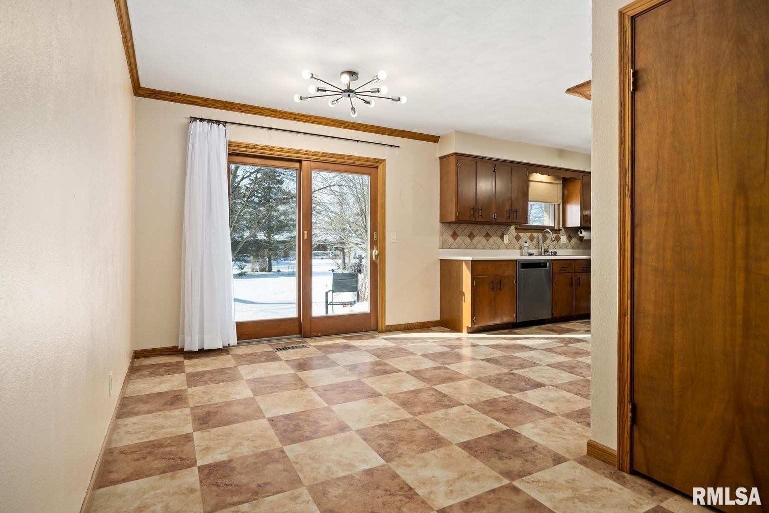 22071 Oak Street Morton, IL 61550 - Photo 9 of 37