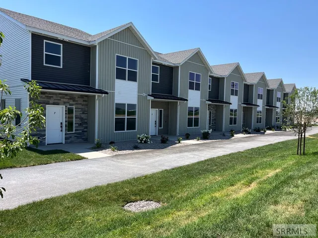 $304,900 | 5590 Trueman Street, Unit C, Chubbuck, ID 83202