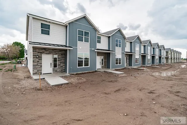 $304,900 | 5590 Trueman Street, Unit C, Chubbuck, ID 83202