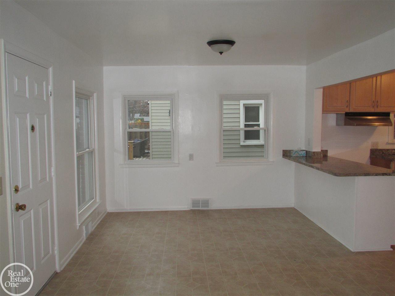1323 Hampton Road Grosse Pointe Woods, MI 48236 - Photo 37 of 40