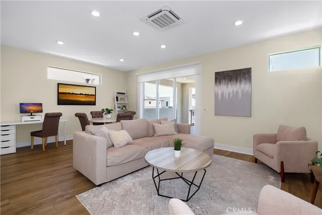 $919,000 | 27512 North Golden Currant Place, Valencia, CA 91381