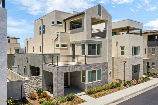 $919,000 | 27512 North Golden Currant Place, Valencia, CA 91381