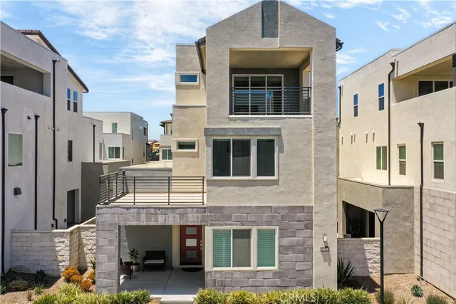 $919,000 | 27512 North Golden Currant Place, Valencia, CA 91381