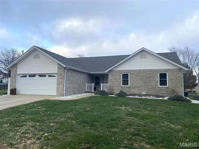 $325,000 | 629 Christopher Lane, New Baden, IL 62265