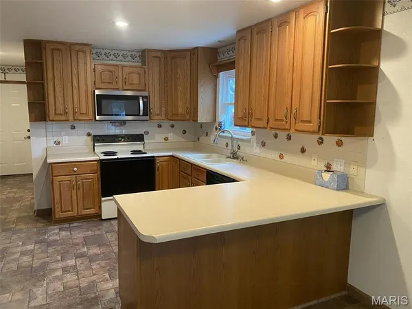 $325,000 | 629 Christopher Lane, New Baden, IL 62265