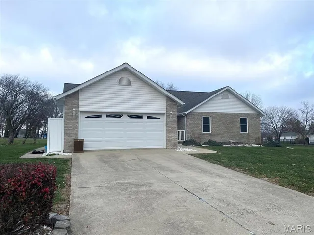 $325,000 | 629 Christopher Lane, New Baden, IL 62265