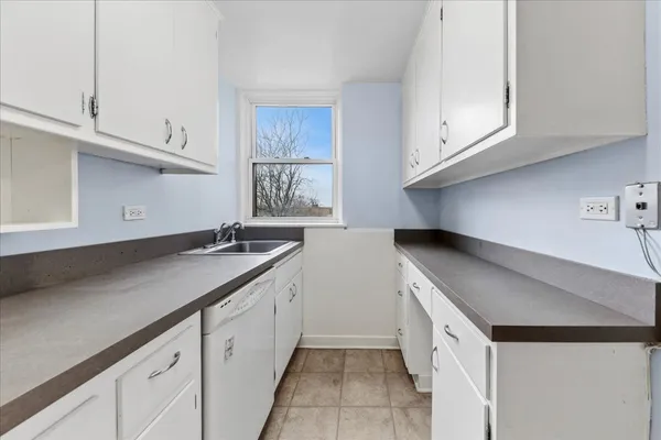 $179,000 | 1585 Ridge Avenue, Unit 502, Evanston, IL 60201