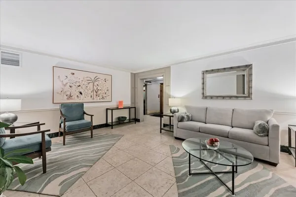 $179,000 | 1585 Ridge Avenue, Unit 502, Evanston, IL 60201