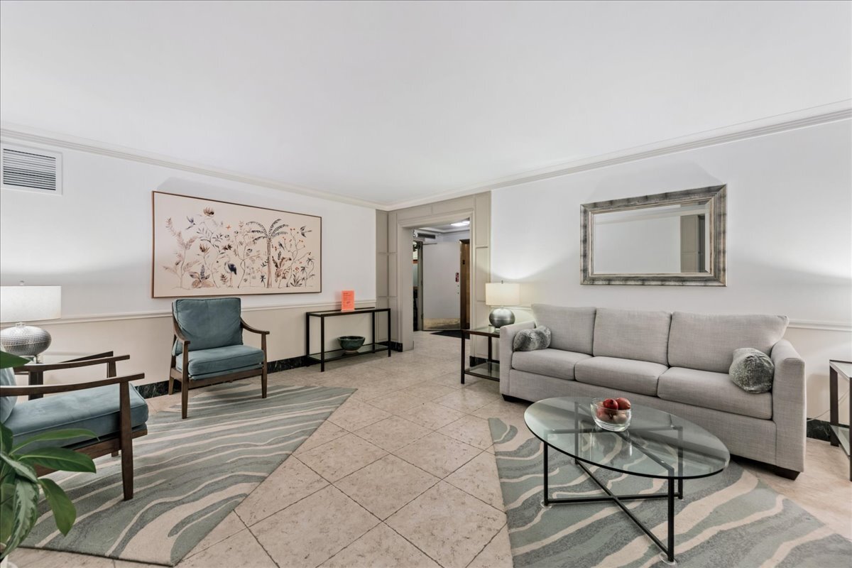 1585 Ridge Avenue, Unit 502 Evanston, IL 60201 - Photo 4 of 26