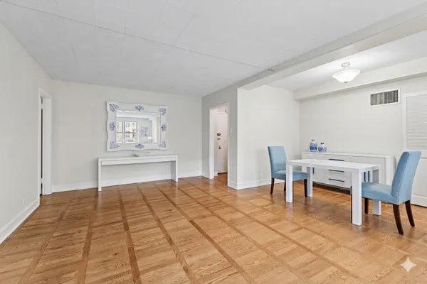 $179,000 | 1585 Ridge Avenue, Unit 502, Evanston, IL 60201