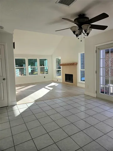 a view of livingroom with furniture