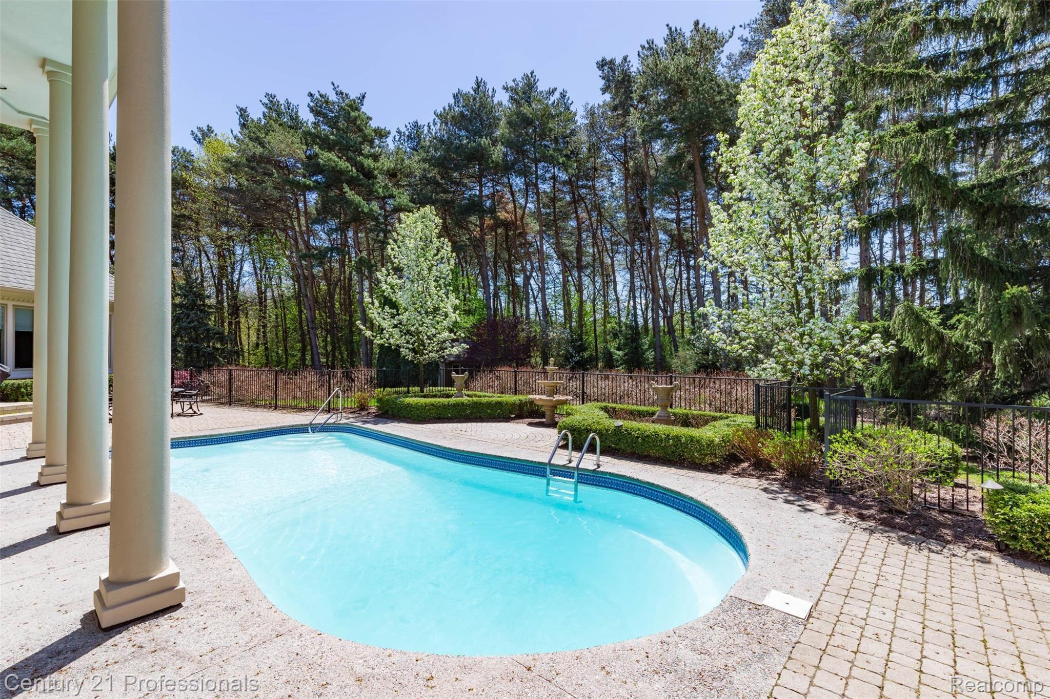 3565 West Tienken Road Rochester, MI 48309 - Photo 18 of 73 TienkenPOOL3.jpg